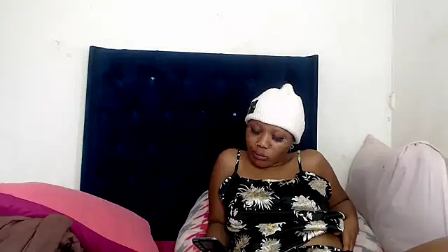 BUNNYCHOWX28 online show from March 21, 1:04 pm