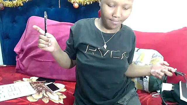 BUNNYCHOWX28 online show from December 20, 9:06 pm