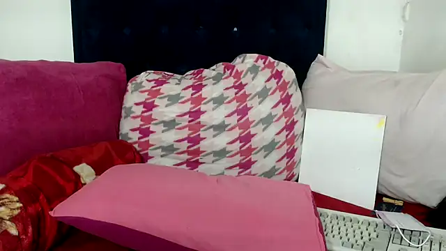 BUNNYCHOWX28 online show from March 6, 7:53 pm