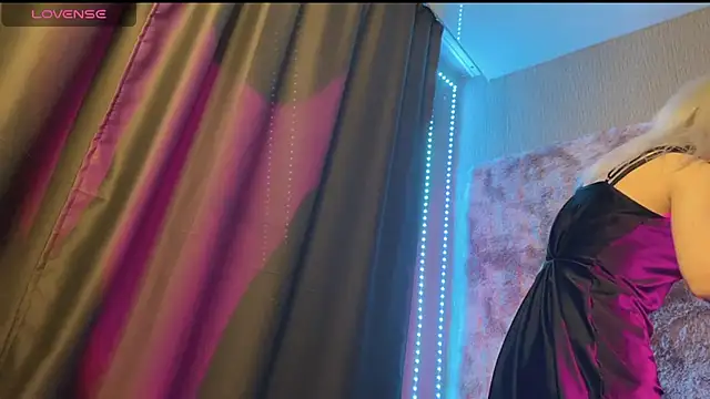 snowy lisa online show from April 19, 3:24 pm