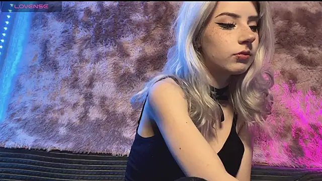 snowy lisa online show from April 10, 4:47 pm