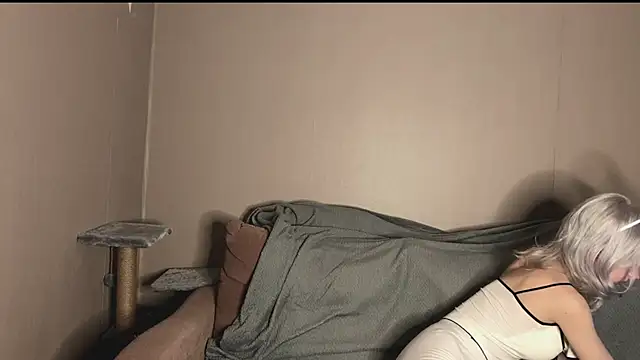 snowy lisa online show from October 22, 12:48 pm