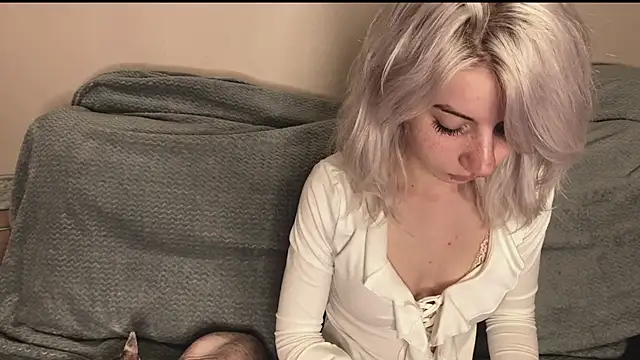 snowy lisa online show from October 11, 9:21 am