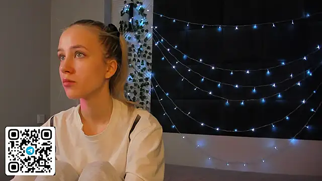 Snapshot of Anellyball chatting on March 13, 9:25 am Anellyball online show from March 13, 9:25 am