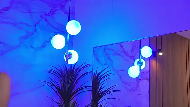 EllyLynn online show from March 22, 7:15 pm