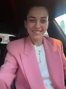 EllyLynn online show from April 19, 5:03 pm