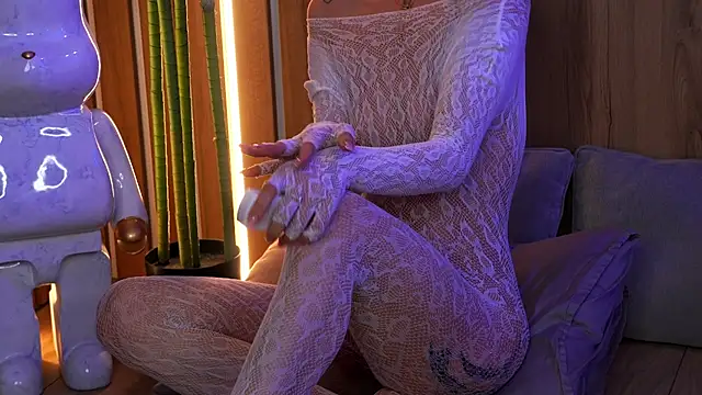 EllyLynn online show from April 18, 6:21 pm