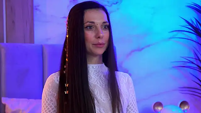 EllyLynn online show from December 4, 9:25 pm