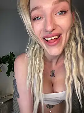 Snapshot of lovecassyrose chatting on May 28, 5:04 am lovecassyrose online show from May 28, 5:04 am