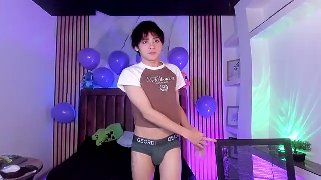 Snapshot of MathiasGreen_ chatting on February 7, 3:03 am MathiasGreen online show from February 7, 3:03 am