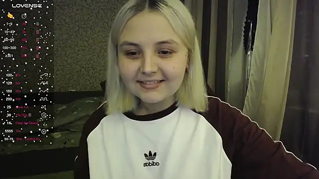 Snapshot of vendymories chatting on November 7, 2:27 am vendymories online show from November 7, 2:27 am