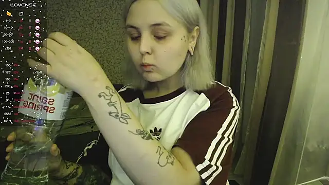 Snapshot of vendymories chatting on November 15, 2:37 am vendymories online show from November 15, 2:37 am