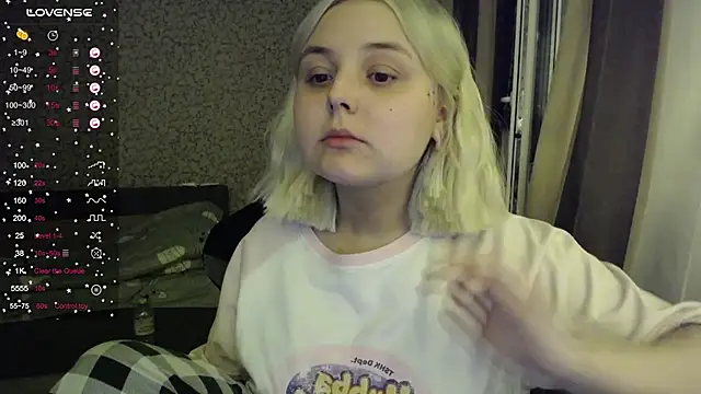 Snapshot of vendymories chatting on October 23, 12:20 am vendymories online show from October 23, 12:20 am