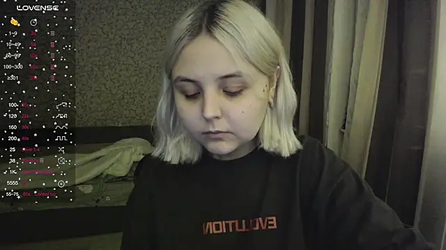 Snapshot of vendymories chatting on October 31, 11:00 pm vendymories online show from October 31, 11:00 pm