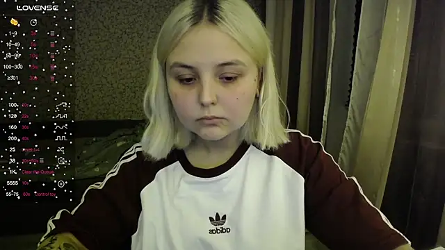 Snapshot of vendymories chatting on October 29, 1:37 am vendymories online show from October 29, 1:37 am