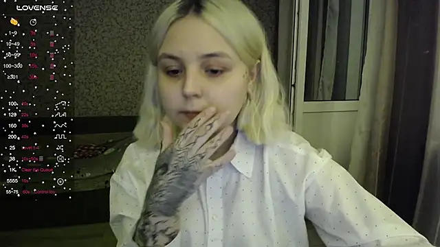 Snapshot of vendymories chatting on October 26, 8:53 pm vendymories online show from October 26, 8:53 pm