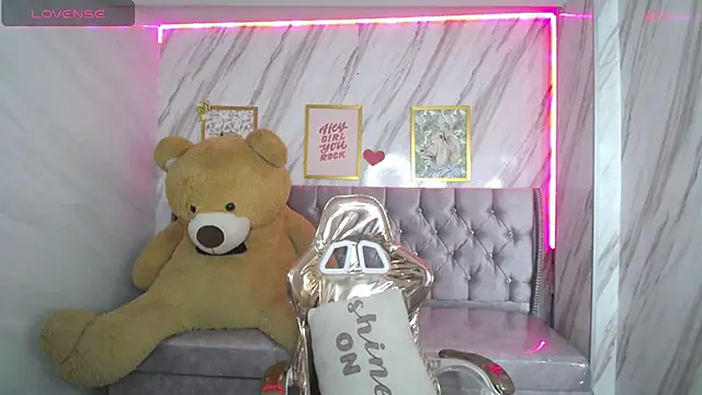 Eilyn love b online show from September 18, 12:52 pm