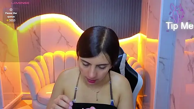 Eilyn love b online show from October 17, 12:51 pm