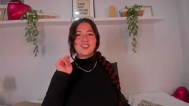 Nicolle Evanss  online show from April 14, 5:01 am