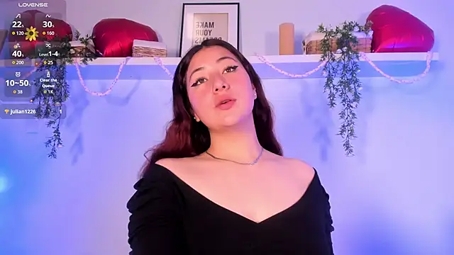 Nicolle Evanss  online show from February 25, 4:45 am