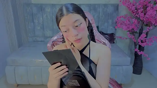 valkiria ardent s online show from June 12, 1:09 pm