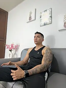 Snapshot of blackbullger_ chatting on September 12, 11:32 am blackbullger online show from September 12, 11:32 am