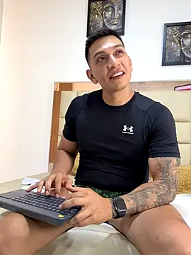 Snapshot of blackbullger_ chatting on October 15, 6:38 pm blackbullger online show from October 15, 6:38 pm