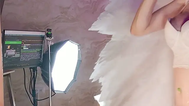 julyana mendez online show from October 31, 7:10 pm