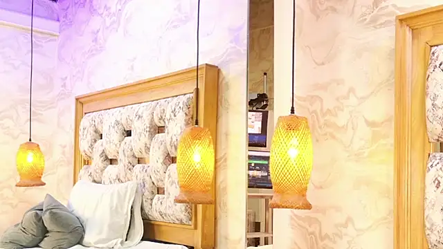 julyana mendez online show from November 6, 7:40 pm