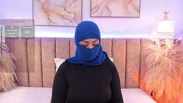 Snapshot of azza__ chatting on November 15, 12:20 pm azza online show from November 15, 12:20 pm