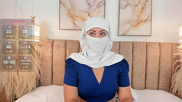Snapshot of azza__ chatting on September 18, 11:46 am azza online show from September 18, 11:46 am