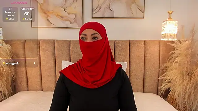 Snapshot of azza__ chatting on December 1, 11:44 am azza online show from December 1, 11:44 am