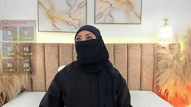 Snapshot of azza__ chatting on November 11, 12:22 pm azza online show from November 11, 12:22 pm