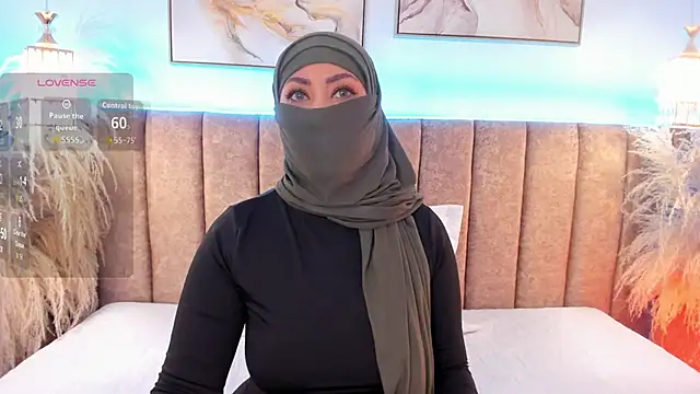 Snapshot of azza__ chatting on October 22, 12:26 pm azza online show from October 22, 12:26 pm