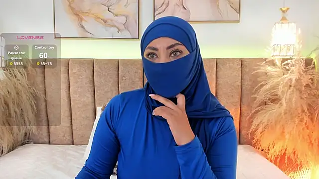 Snapshot of azza__ chatting on November 19, 12:27 pm azza online show from November 19, 12:27 pm