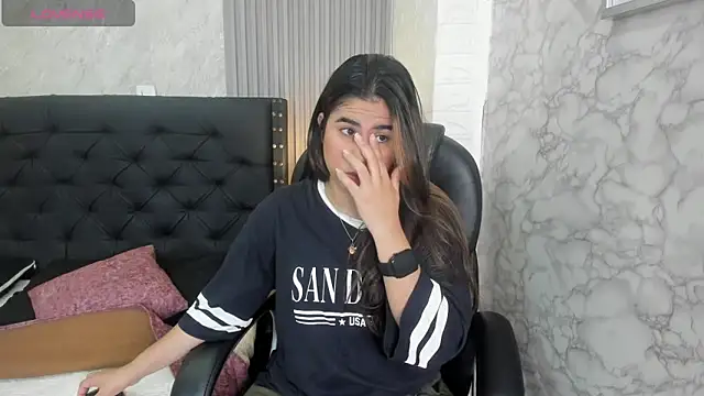 Snapshot of alicy__torres chatting on May 12, 12:11 pm alicy torres online show from May 12, 12:11 pm