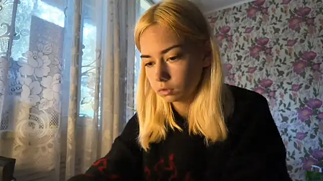 Snapshot of Witching_Moon chatting on September 29, 6:20 am Witching Moon online show from September 29, 6:20 am