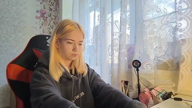 Snapshot of Witching_Moon chatting on October 9, 7:20 am Witching Moon online show from October 9, 7:20 am