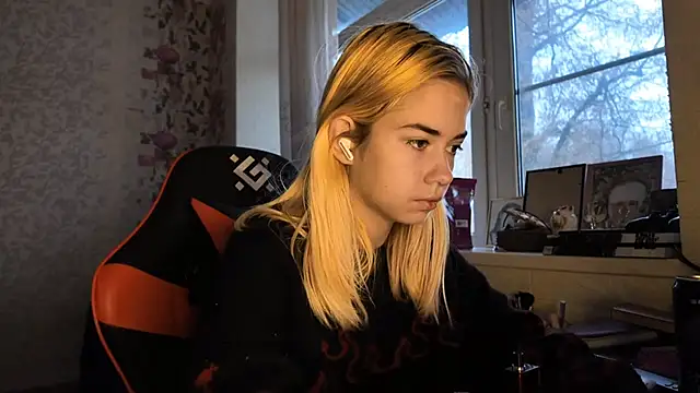 Snapshot of Witching_Moon chatting on November 24, 7:30 am Witching Moon online show from November 24, 7:30 am