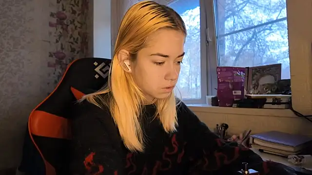 Snapshot of Witching_Moon chatting on November 27, 7:31 am Witching Moon online show from November 27, 7:31 am