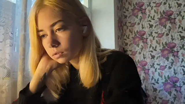 Snapshot of Witching_Moon chatting on September 27, 7:58 am Witching Moon online show from September 27, 7:58 am