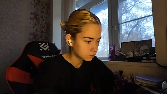 Snapshot of Witching_Moon chatting on November 26, 8:25 am Witching Moon online show from November 26, 8:25 am