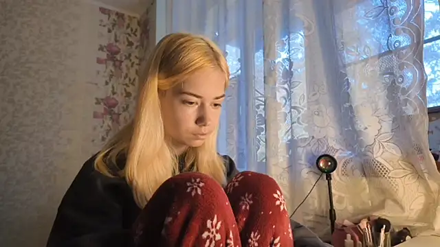 Snapshot of Witching_Moon chatting on October 6, 7:53 am Witching Moon online show from October 6, 7:53 am