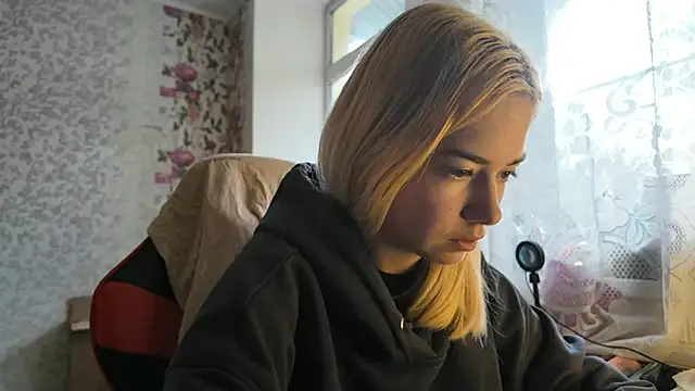 Snapshot of Witching_Moon chatting on October 16, 7:27 am Witching Moon online show from October 16, 7:27 am