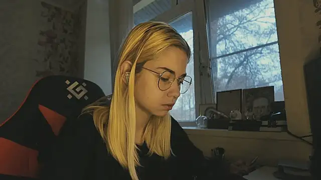 Snapshot of Witching_Moon chatting on November 22, 8:02 am Witching Moon online show from November 22, 8:02 am