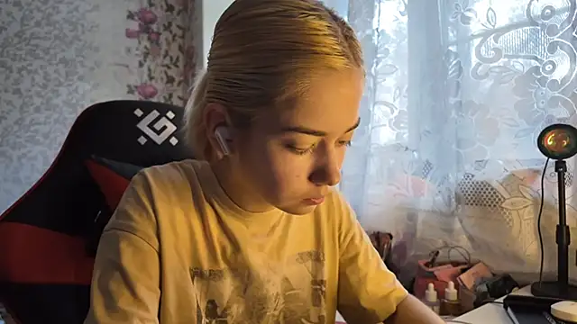 Snapshot of Witching_Moon chatting on October 30, 7:28 am Witching Moon online show from October 30, 7:28 am