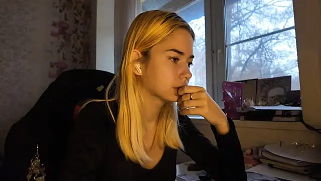 Snapshot of Witching_Moon chatting on December 1, 7:31 am Witching Moon online show from December 1, 7:31 am