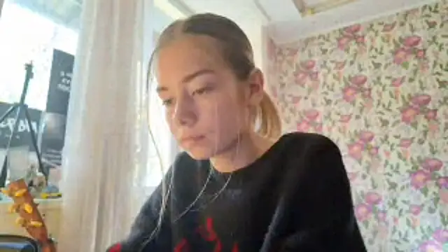 Snapshot of Witching_Moon chatting on September 23, 8:21 am Witching Moon online show from September 23, 8:21 am