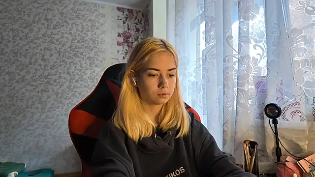 Snapshot of Witching_Moon chatting on October 8, 7:32 am Witching Moon online show from October 8, 7:32 am