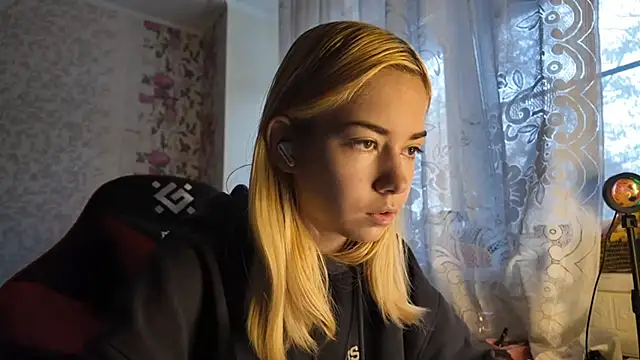 Snapshot of Witching_Moon chatting on October 28, 7:40 am Witching Moon online show from October 28, 7:40 am